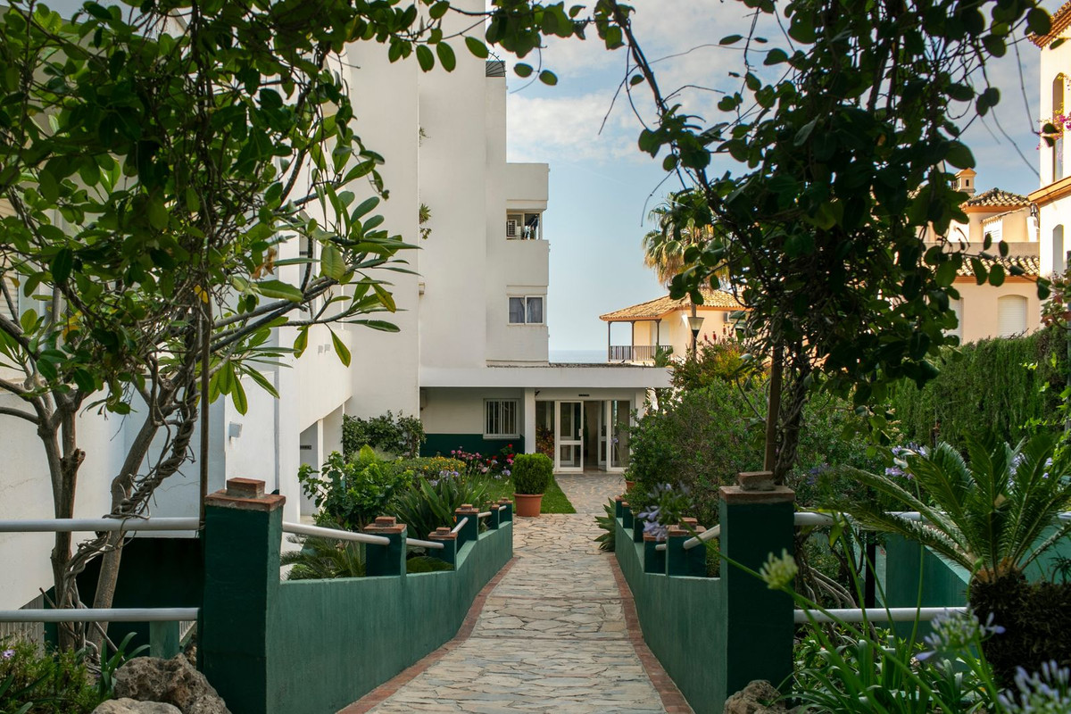 2 Bed Apartment for sale in Estepona Costa Del Sol, Málaga, Spain