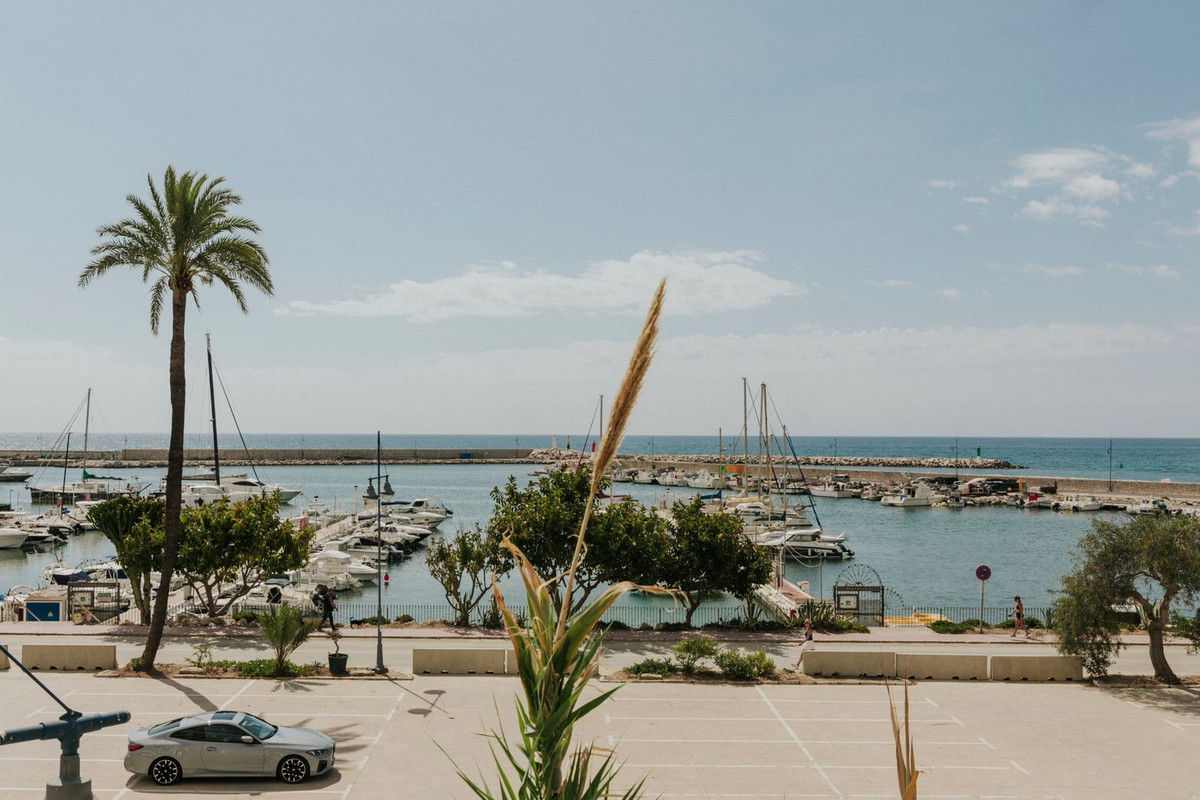 2 Bed Apartment for sale in Estepona Costa Del Sol, Málaga, Spain