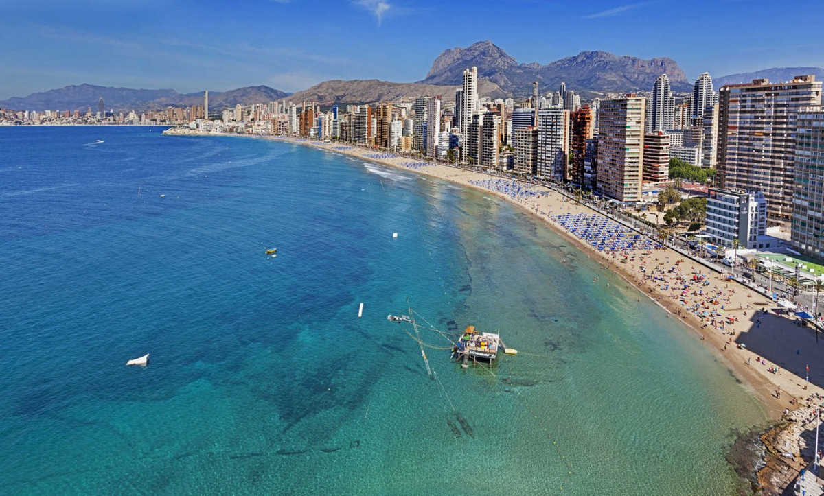 Se vende Apartamento Planta Media de 3 dormitorios en Costa Blanca, Alicante, España