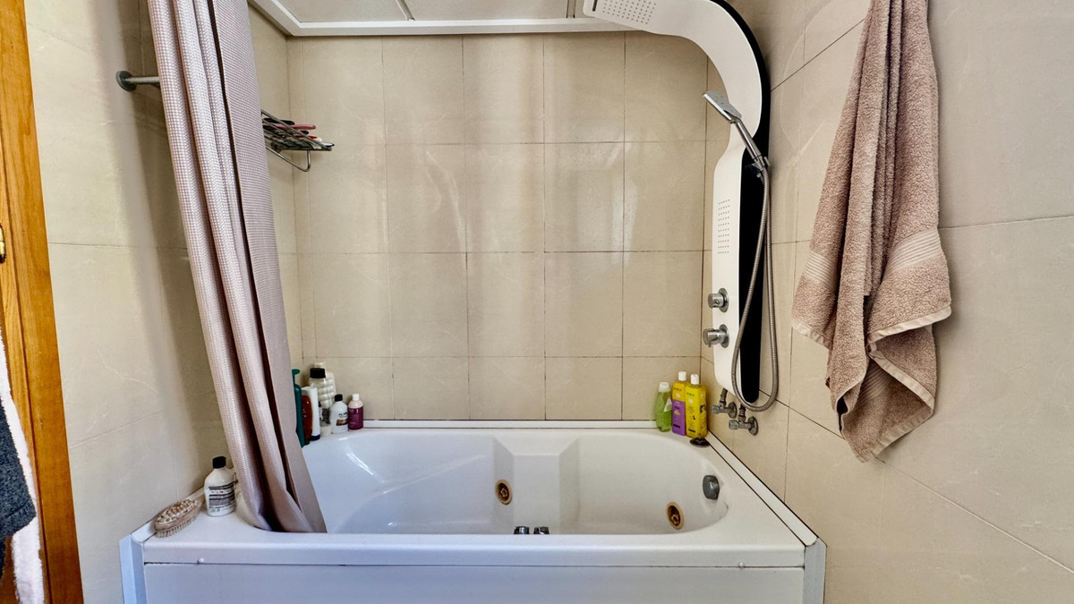Se vende Apartamento Planta Media de 3 dormitorios en Costa Blanca, Alicante, España