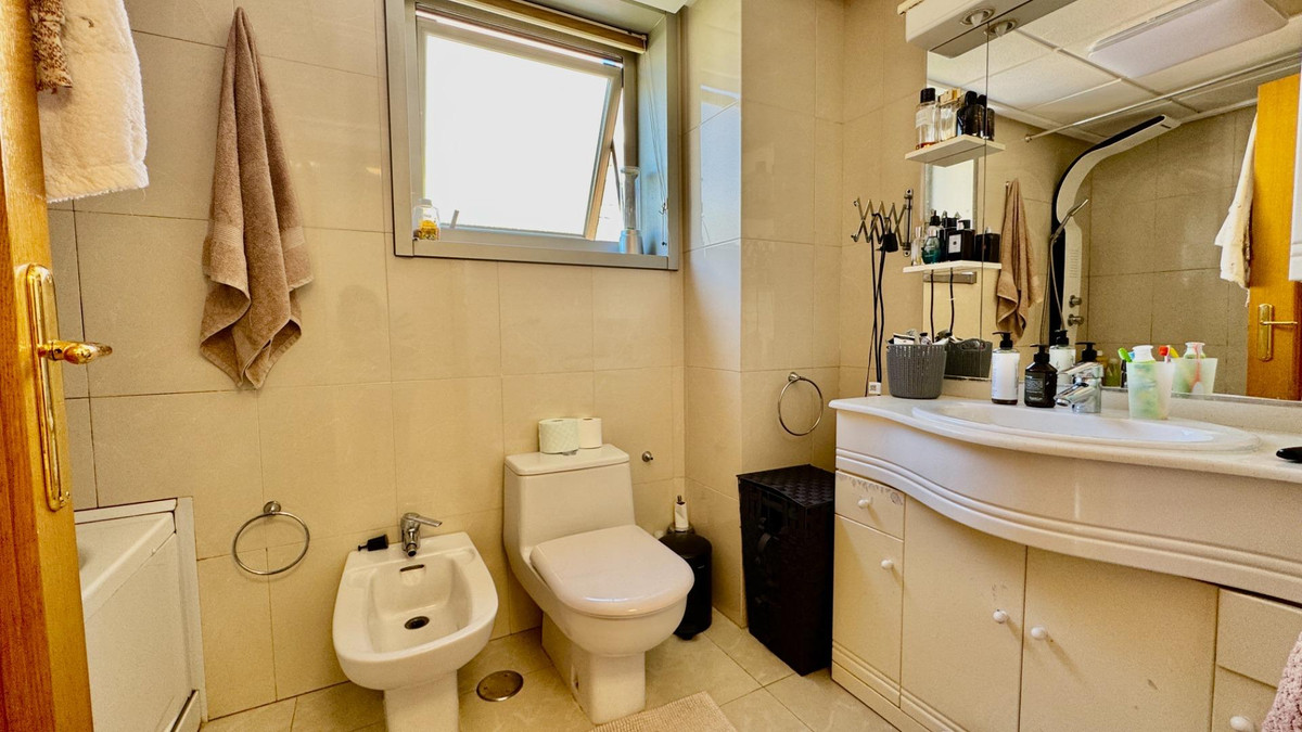 Se vende Apartamento Planta Media de 3 dormitorios en Costa Blanca, Alicante, España