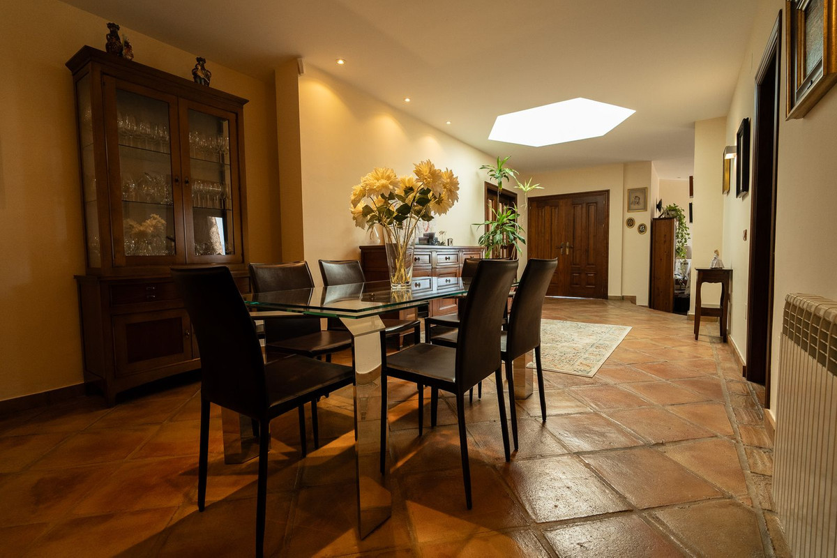 5 Bed Townhouse for sale in Pinares De San Antón Málaga Ciudad, Málaga, Spain