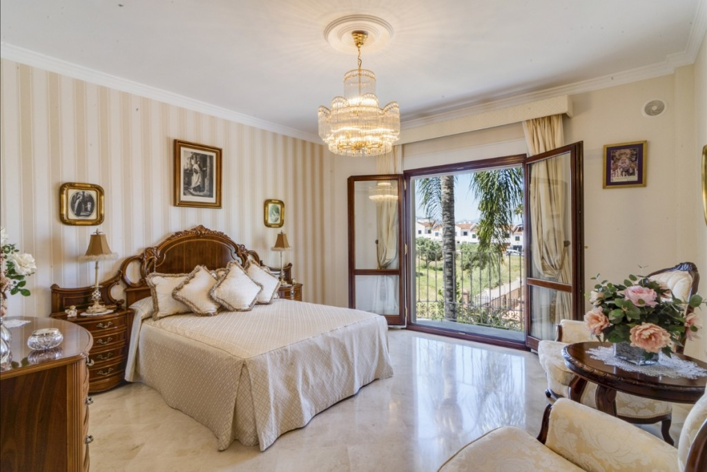 6 Bed Townhouse for sale in Alhaurín El Grande Costa Del Sol, Málaga, Spain