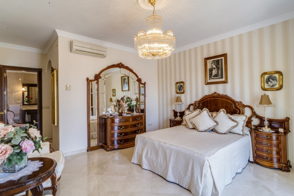 6 Bed Townhouse for sale in Alhaurín El Grande Costa Del Sol, Málaga, Spain