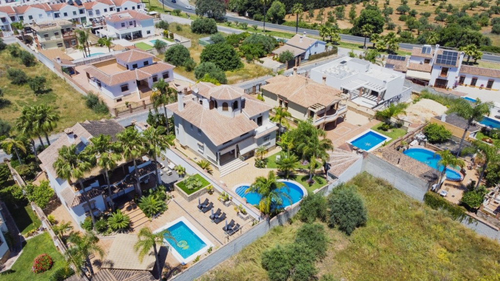6 Bed Townhouse for sale in Alhaurín El Grande Costa Del Sol, Málaga, Spain