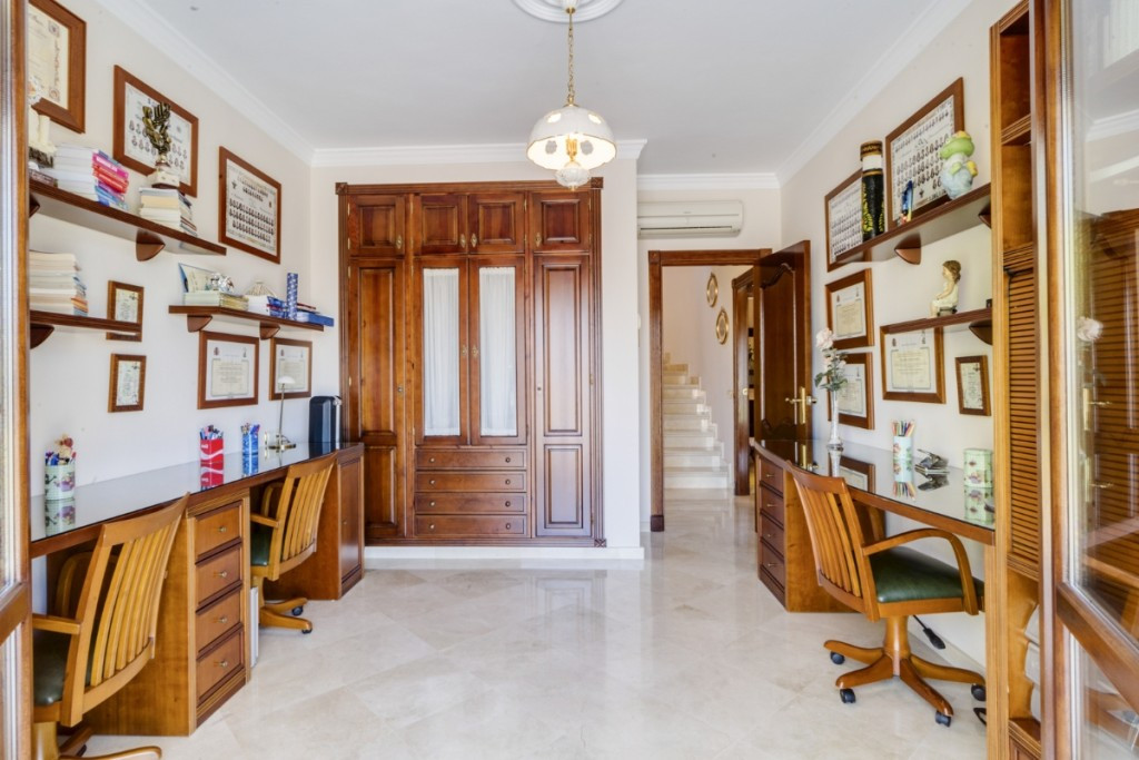 6 Bed Townhouse for sale in Alhaurín El Grande Costa Del Sol, Málaga, Spain