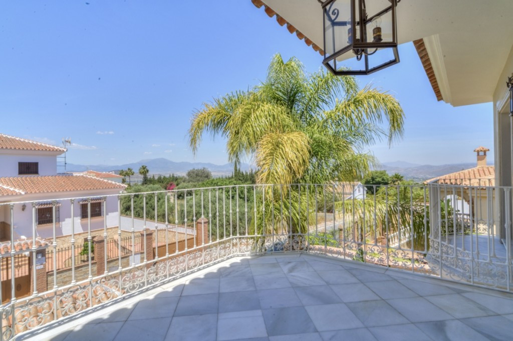 6 Bed Townhouse for sale in Alhaurín El Grande Costa Del Sol, Málaga, Spain