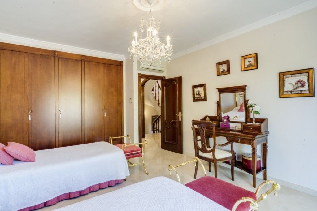 6 Bed Townhouse for sale in Alhaurín El Grande Costa Del Sol, Málaga, Spain