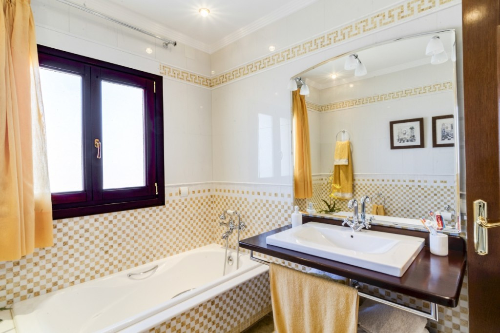 6 Bed Townhouse for sale in Alhaurín El Grande Costa Del Sol, Málaga, Spain