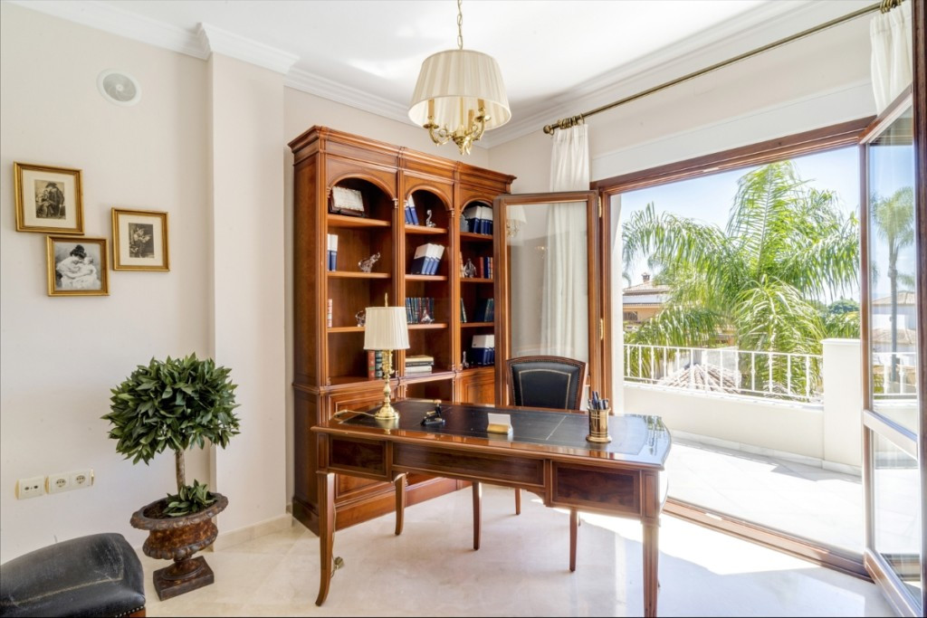 6 Bed Townhouse for sale in Alhaurín El Grande Costa Del Sol, Málaga, Spain