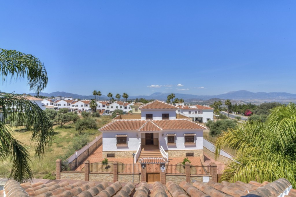 6 Bed Townhouse for sale in Alhaurín El Grande Costa Del Sol, Málaga, Spain