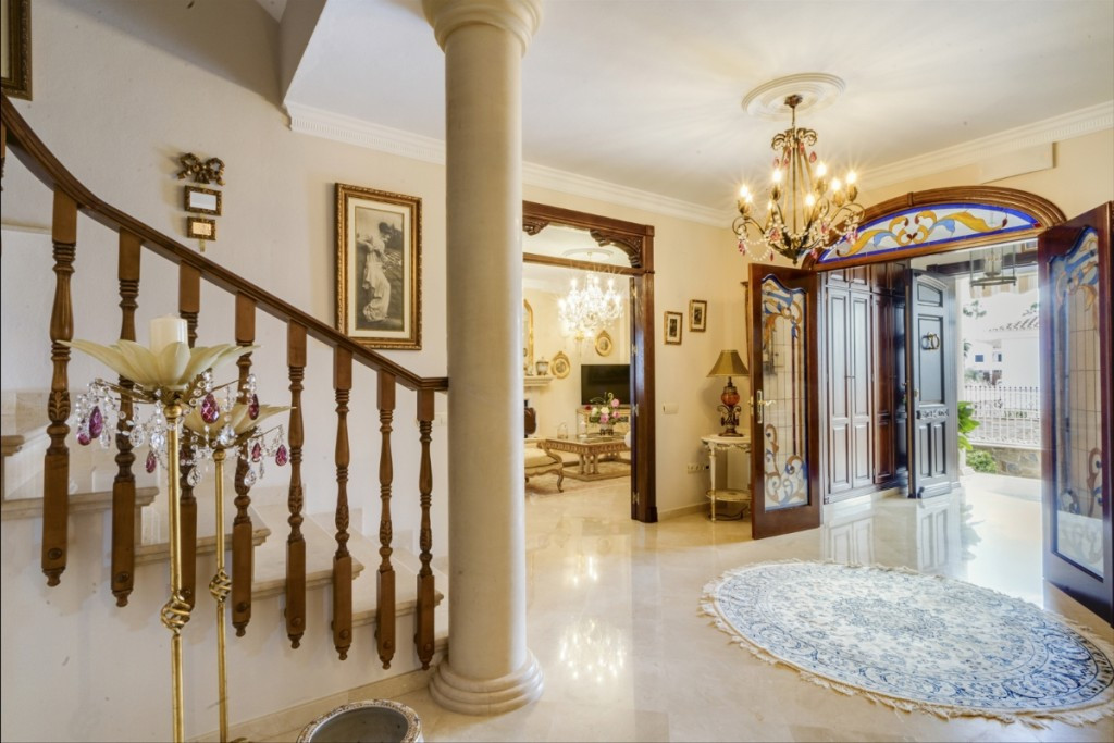 6 Bed Townhouse for sale in Alhaurín El Grande Costa Del Sol, Málaga, Spain