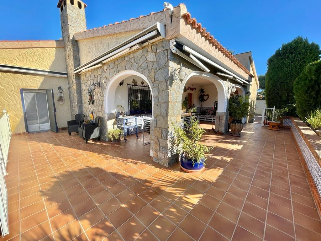 8 Bed Townhouse for sale in Gran Alacant Costa Blanca, Alicante, Spain
