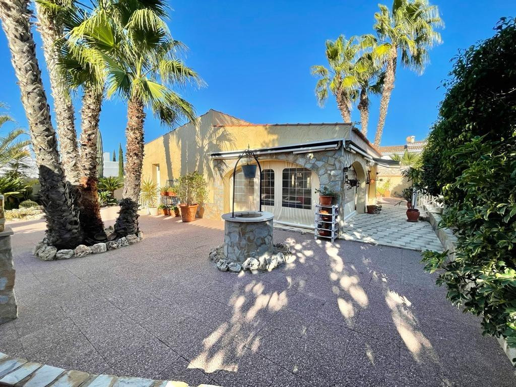 8 Bed Townhouse for sale in Gran Alacant Costa Blanca, Alicante, Spain