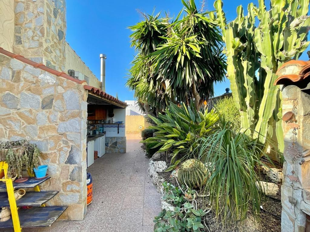 8 Bed Townhouse for sale in Gran Alacant Costa Blanca, Alicante, Spain