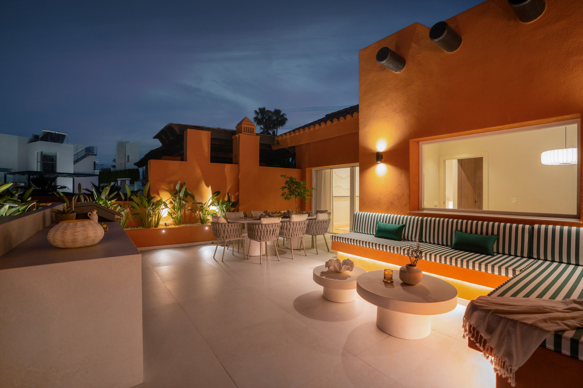 4 Bed Apartment for sale in Nueva Andalucía Costa Del Sol, Málaga, Spain
