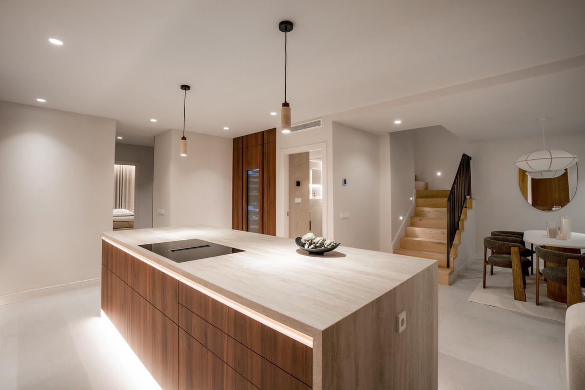 4 Bed Apartment for sale in Nueva Andalucía Costa Del Sol, Málaga, Spain