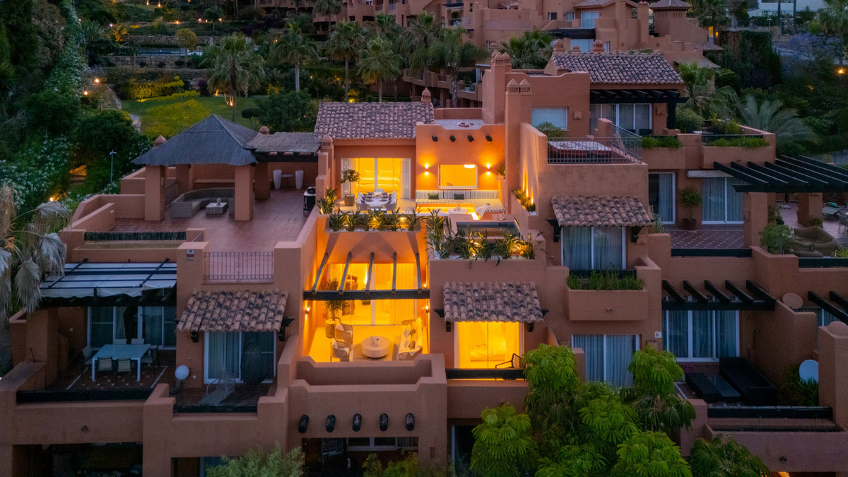 4 Bed Apartment for sale in Nueva Andalucía Costa Del Sol, Málaga, Spain