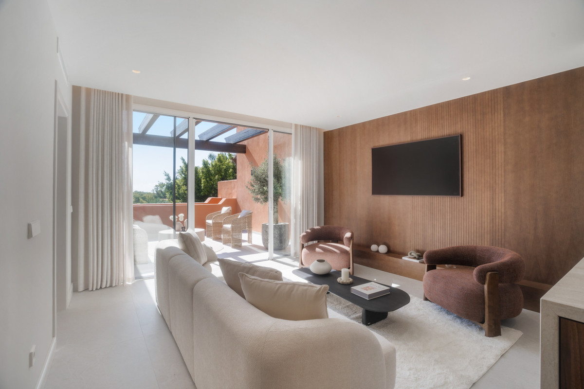 4 Bed Apartment for sale in Nueva Andalucía Costa Del Sol, Málaga, Spain