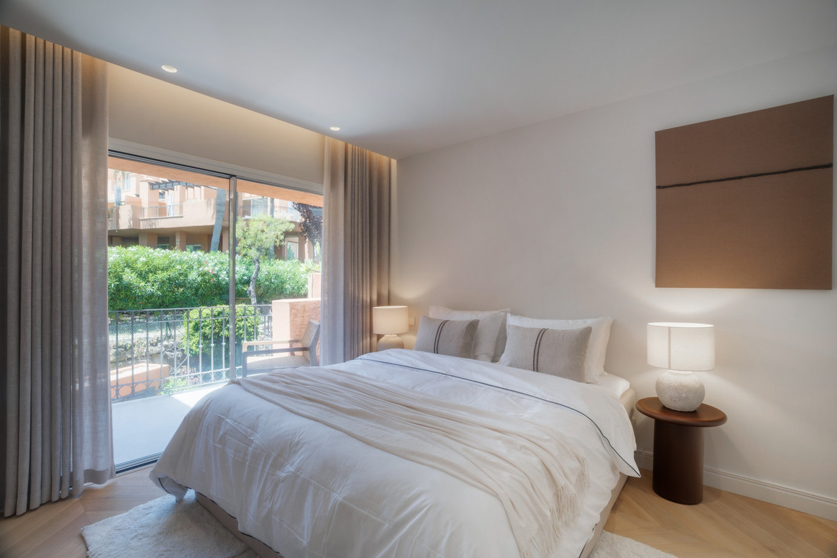 4 Bed Apartment for sale in Nueva Andalucía Costa Del Sol, Málaga, Spain
