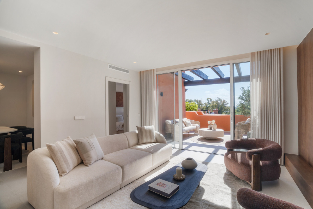 4 Bed Apartment for sale in Nueva Andalucía Costa Del Sol, Málaga, Spain