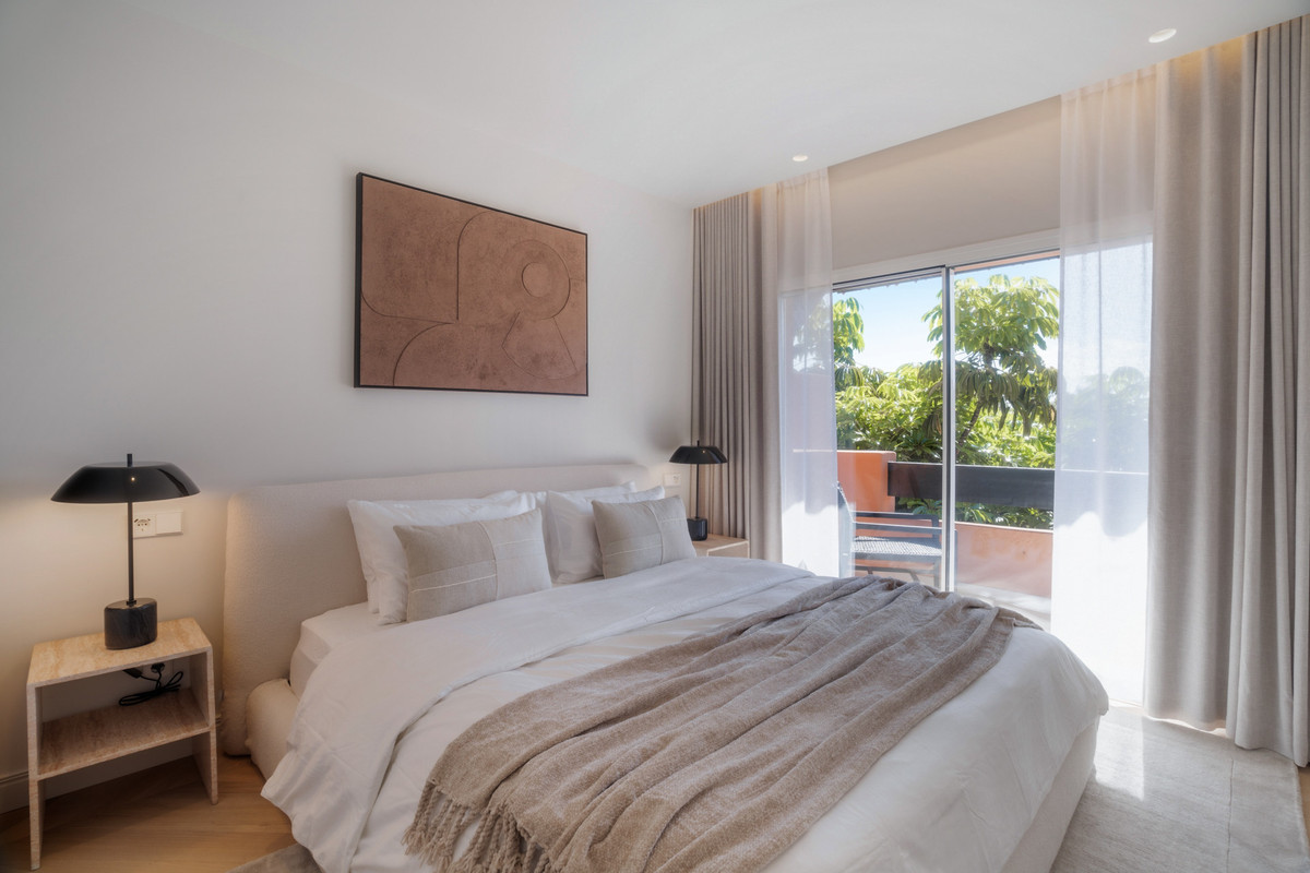 4 Bed Apartment for sale in Nueva Andalucía Costa Del Sol, Málaga, Spain