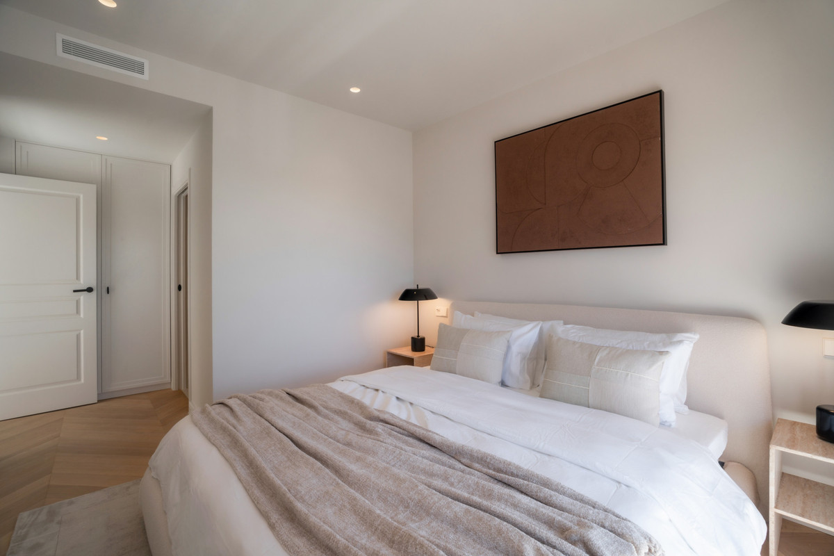4 Bed Apartment for sale in Nueva Andalucía Costa Del Sol, Málaga, Spain