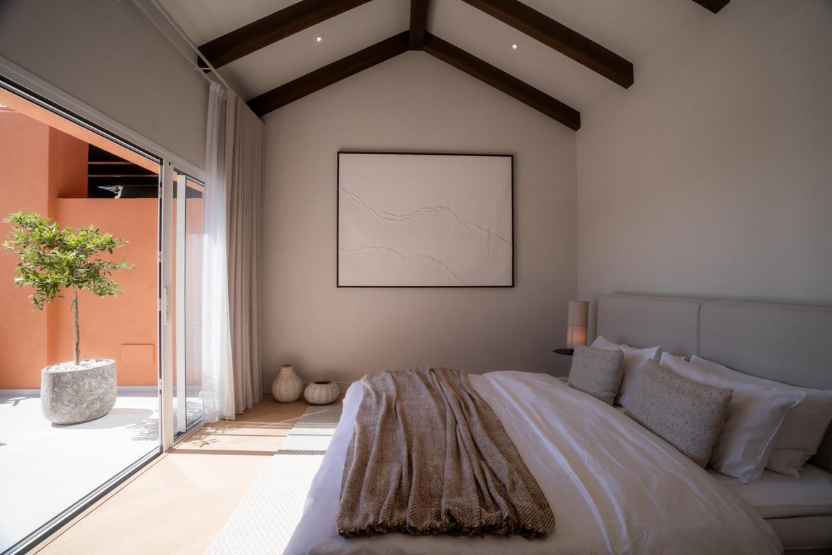 4 Bed Apartment for sale in Nueva Andalucía Costa Del Sol, Málaga, Spain