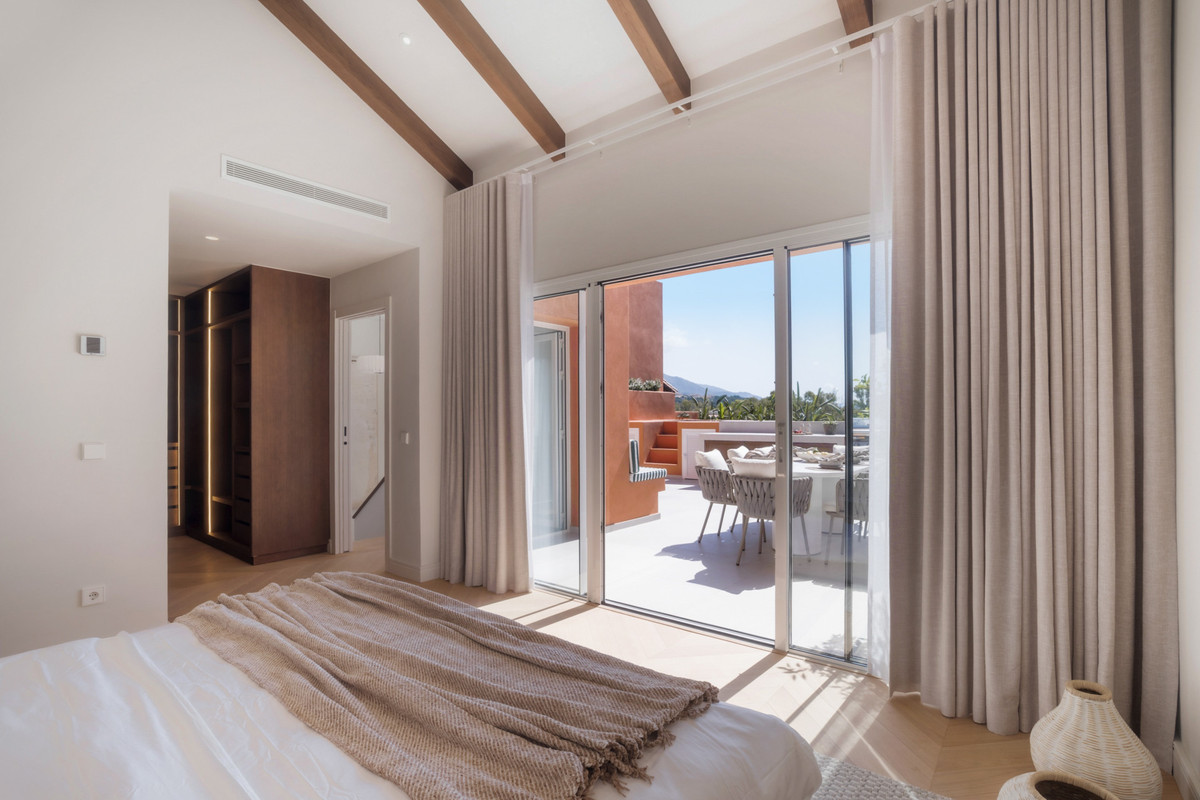 4 Bed Apartment for sale in Nueva Andalucía Costa Del Sol, Málaga, Spain
