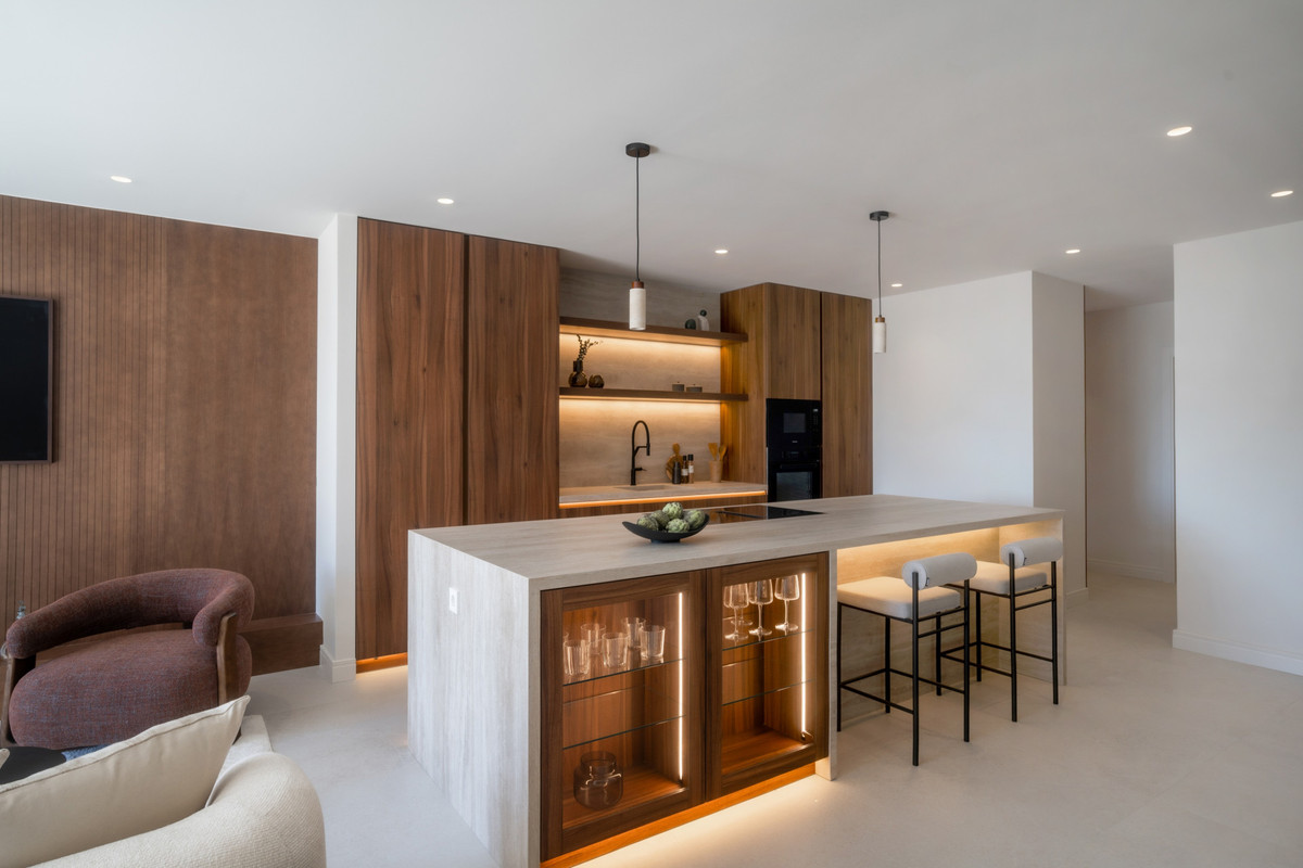 4 Bed Apartment for sale in Nueva Andalucía Costa Del Sol, Málaga, Spain