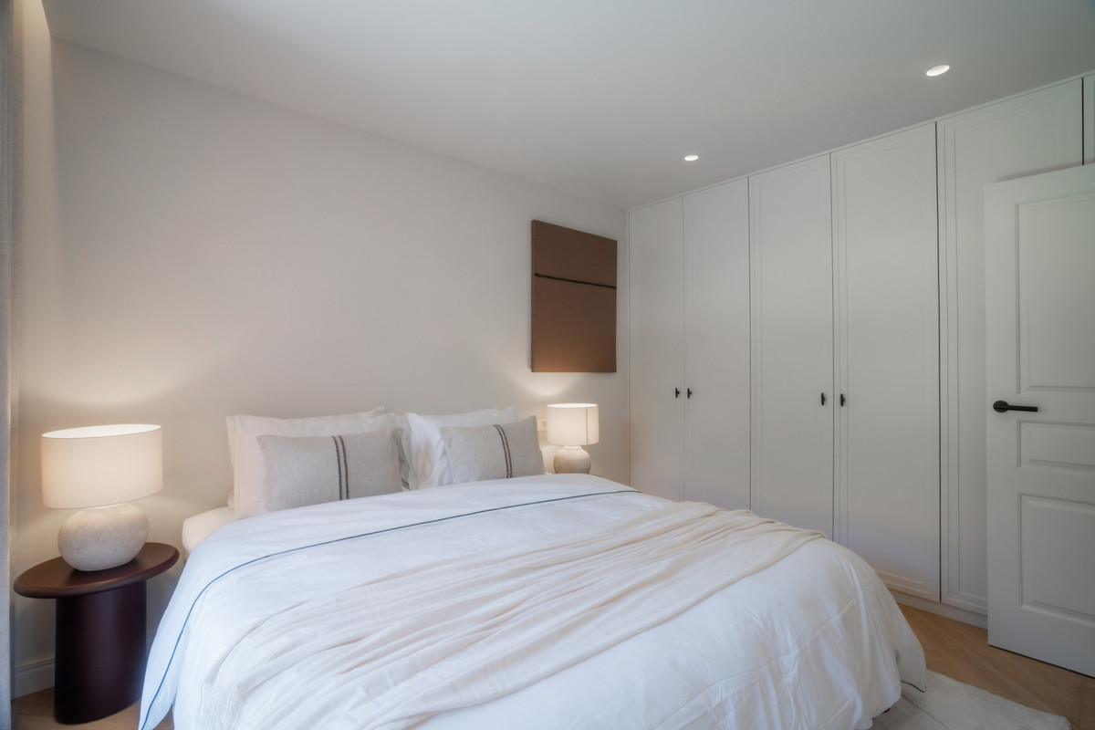 4 Bed Apartment for sale in Nueva Andalucía Costa Del Sol, Málaga, Spain