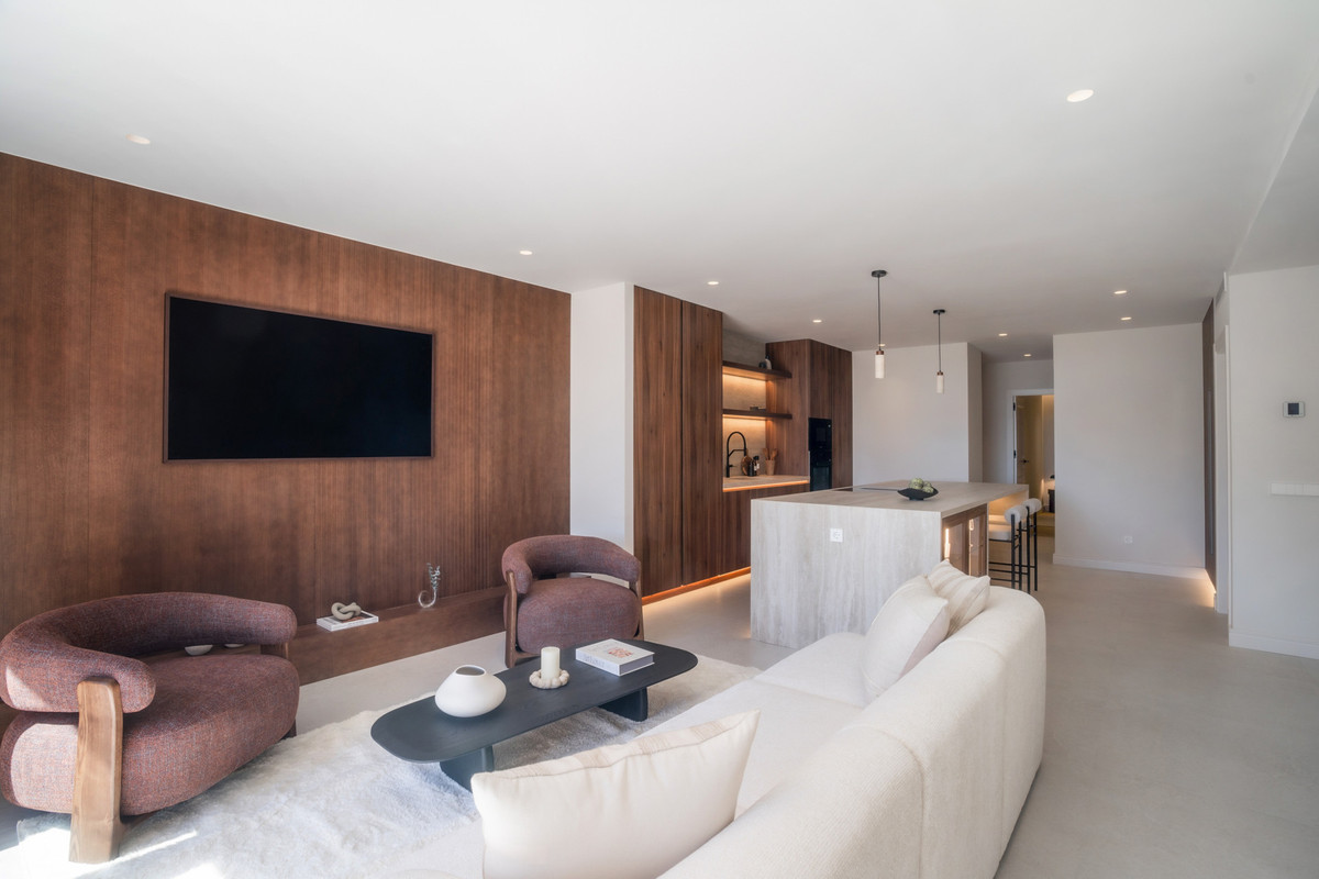 4 Bed Apartment for sale in Nueva Andalucía Costa Del Sol, Málaga, Spain