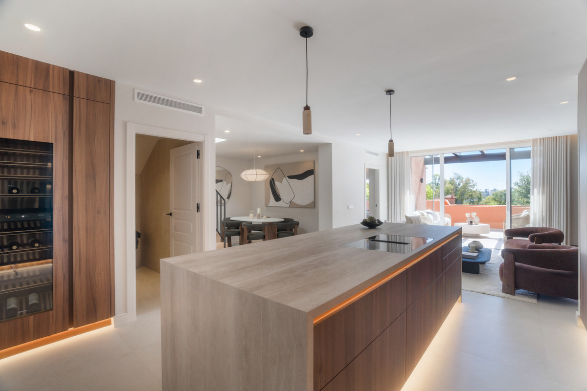 4 Bed Apartment for sale in Nueva Andalucía Costa Del Sol, Málaga, Spain
