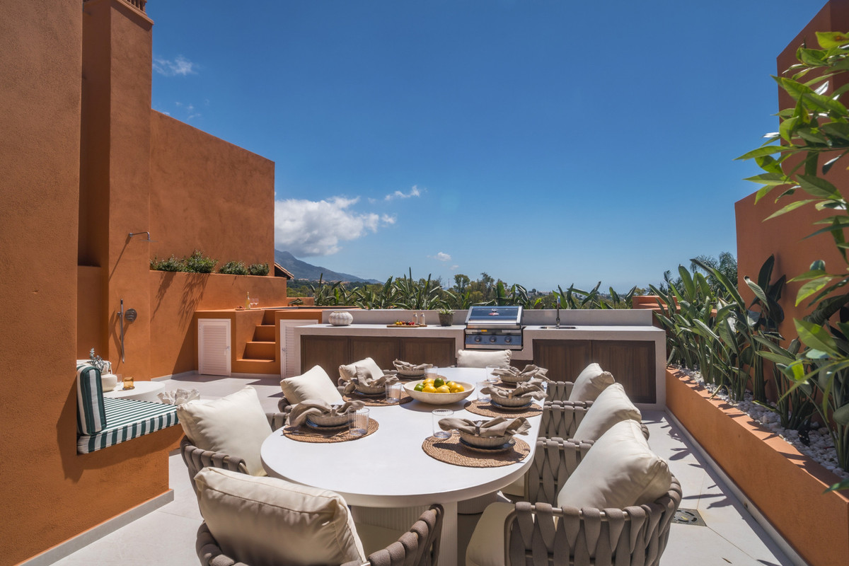 4 Bed Apartment for sale in Nueva Andalucía Costa Del Sol, Málaga, Spain