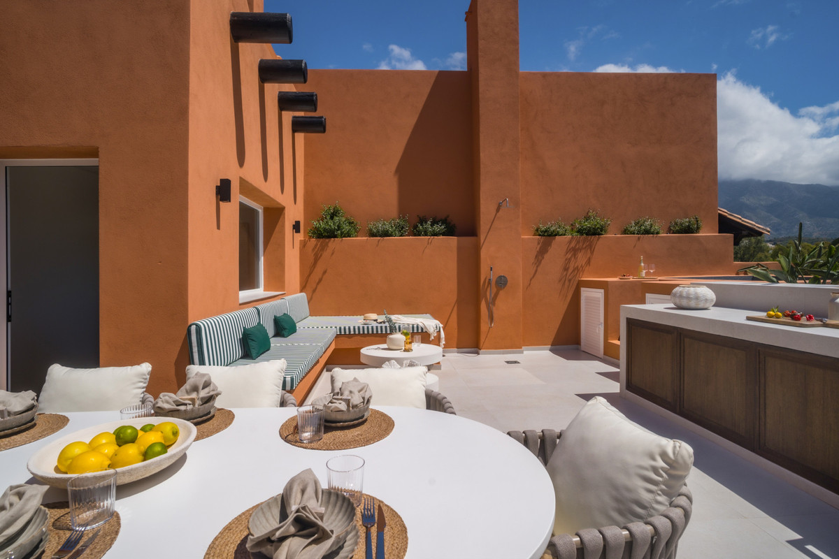 4 Bed Apartment for sale in Nueva Andalucía Costa Del Sol, Málaga, Spain