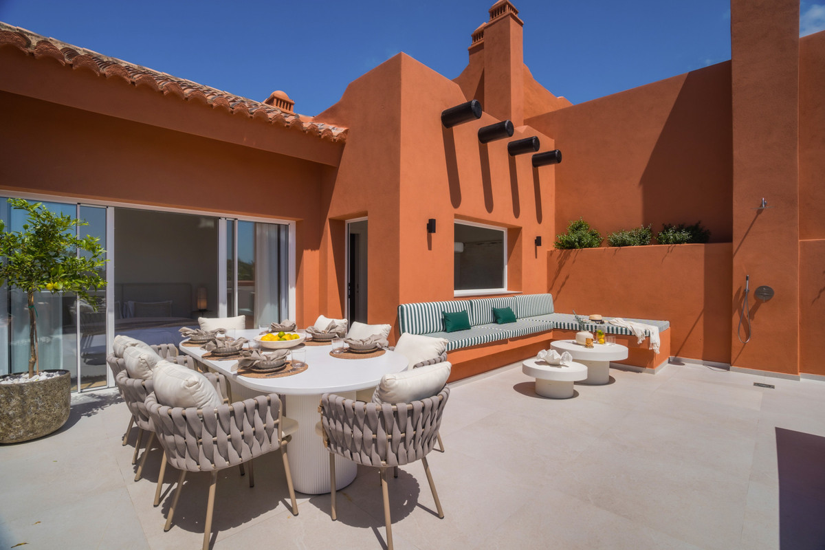 4 Bed Apartment for sale in Nueva Andalucía Costa Del Sol, Málaga, Spain