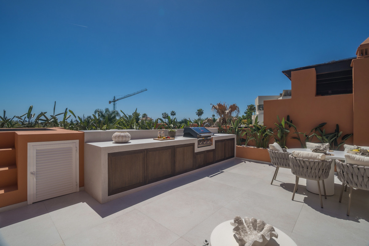 4 Bed Apartment for sale in Nueva Andalucía Costa Del Sol, Málaga, Spain