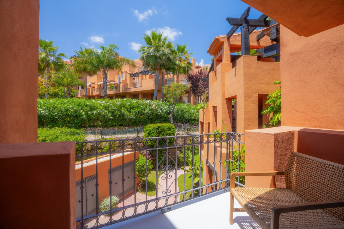 4 Bed Apartment for sale in Nueva Andalucía Costa Del Sol, Málaga, Spain