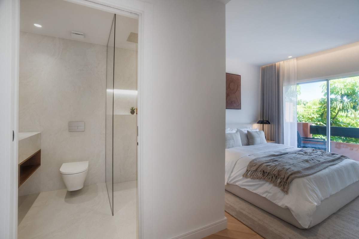 4 Bed Apartment for sale in Nueva Andalucía Costa Del Sol, Málaga, Spain