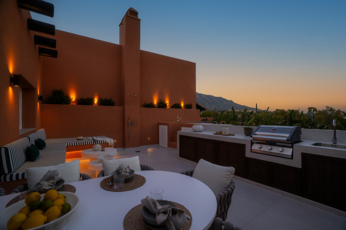 4 Bed Apartment for sale in Nueva Andalucía Costa Del Sol, Málaga, Spain