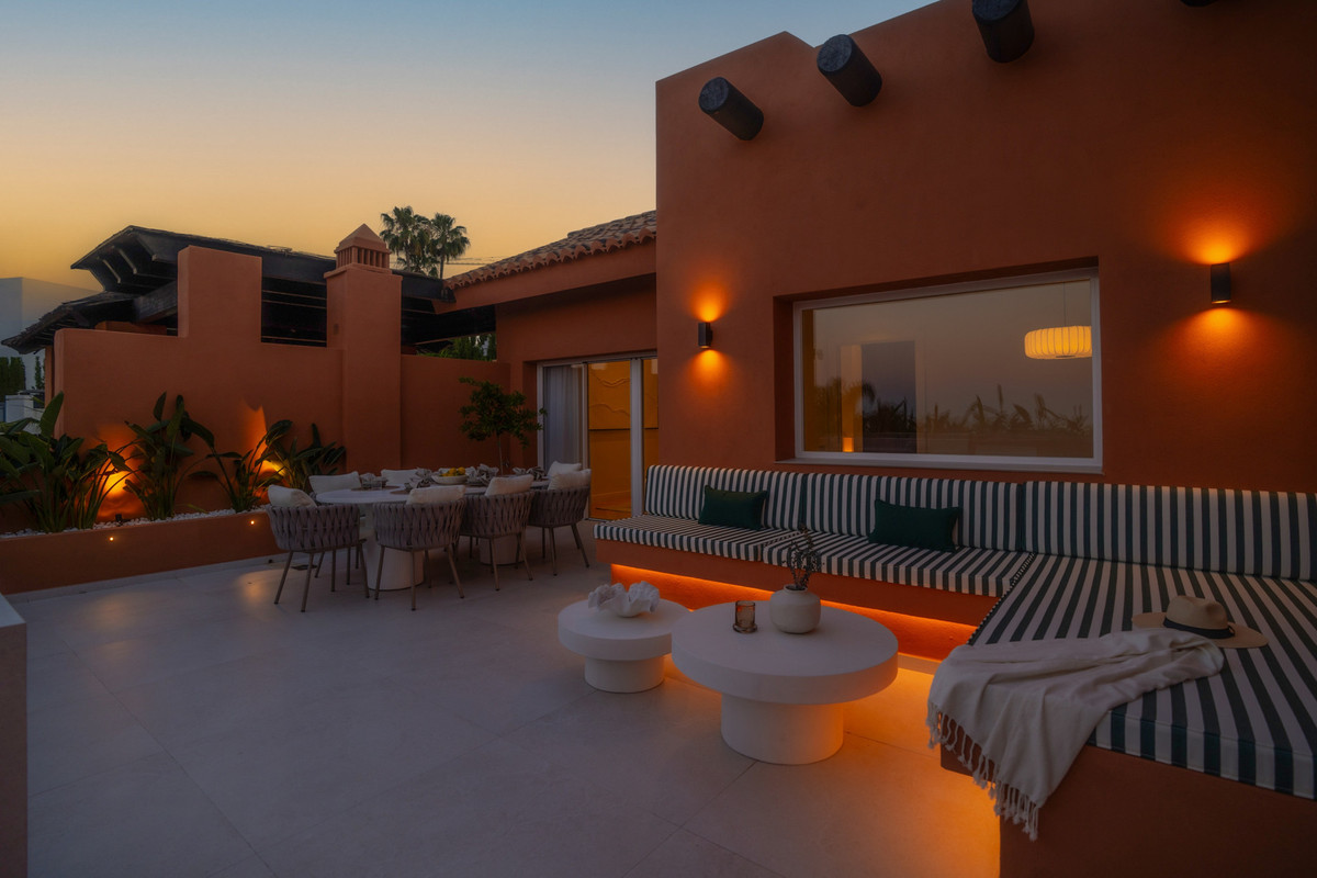 4 Bed Apartment for sale in Nueva Andalucía Costa Del Sol, Málaga, Spain
