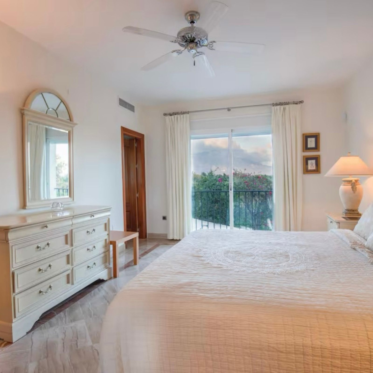 5 Bed Townhouse for sale in Benahavís Costa Del Sol, Málaga, Spain