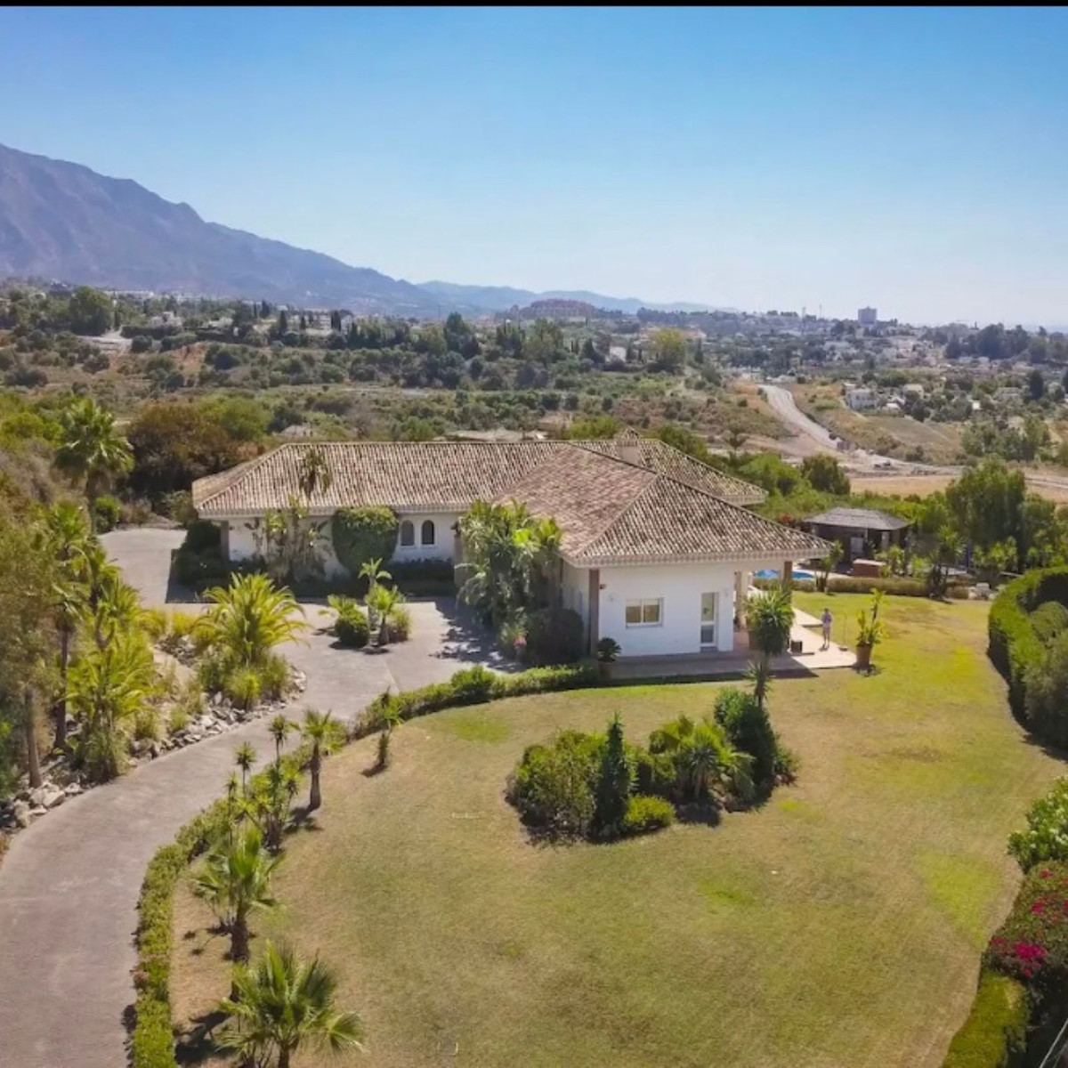 5 Bed Townhouse for sale in Benahavís Costa Del Sol, Málaga, Spain