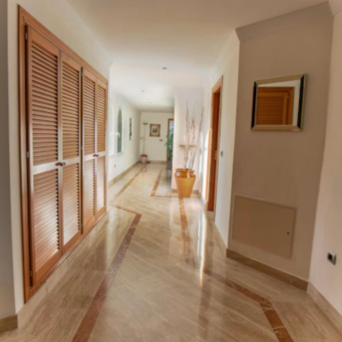 5 Bed Townhouse for sale in Benahavís Costa Del Sol, Málaga, Spain