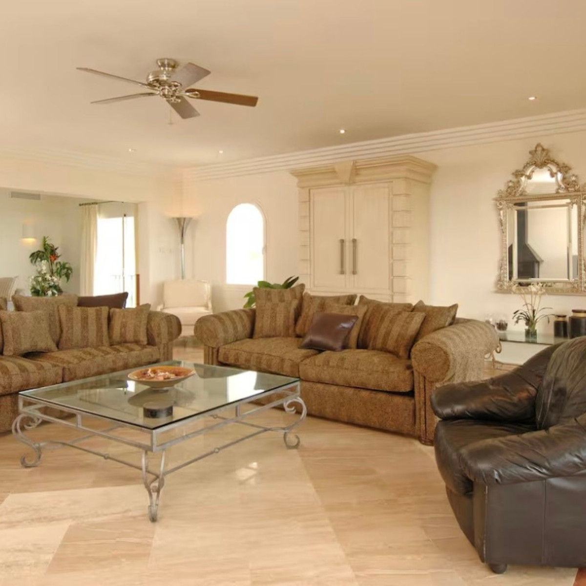 5 Bed Townhouse for sale in Benahavís Costa Del Sol, Málaga, Spain