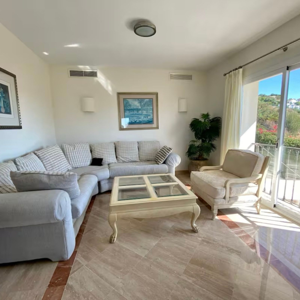 5 Bed Townhouse for sale in Benahavís Costa Del Sol, Málaga, Spain