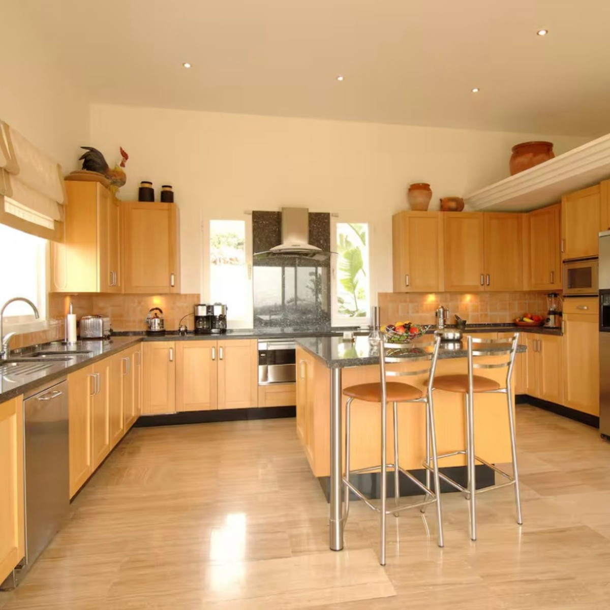 5 Bed Townhouse for sale in Benahavís Costa Del Sol, Málaga, Spain