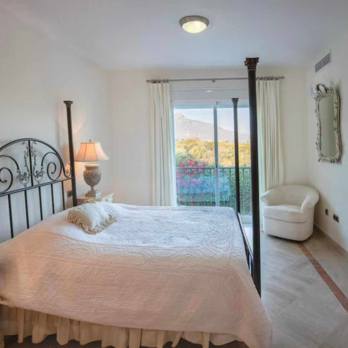 5 Bed Townhouse for sale in Benahavís Costa Del Sol, Málaga, Spain