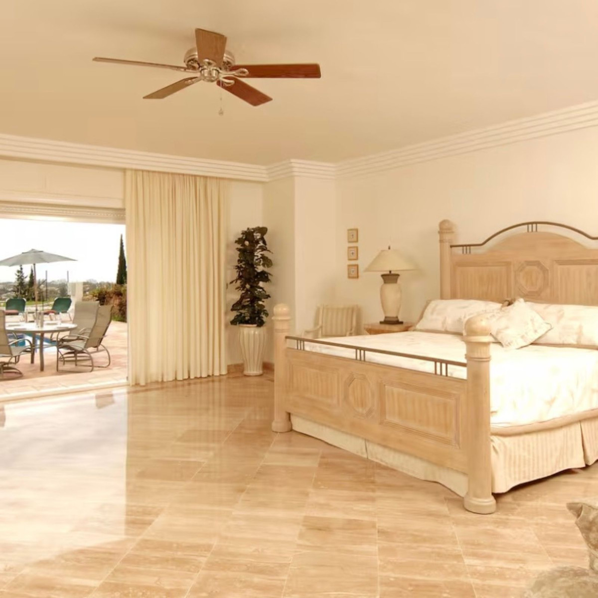 5 Bed Townhouse for sale in Benahavís Costa Del Sol, Málaga, Spain