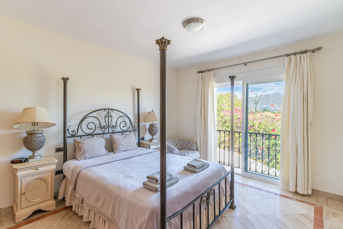 5 Bed Townhouse for sale in Benahavís Costa Del Sol, Málaga, Spain